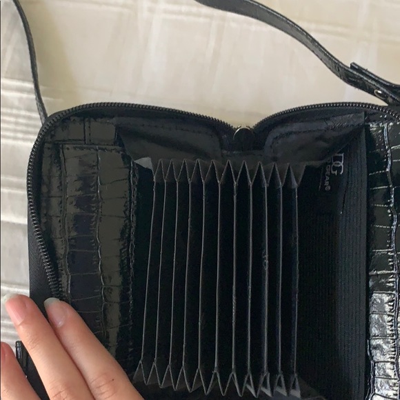 super cute phone carrier/mini purse! - Picture 4 of 5